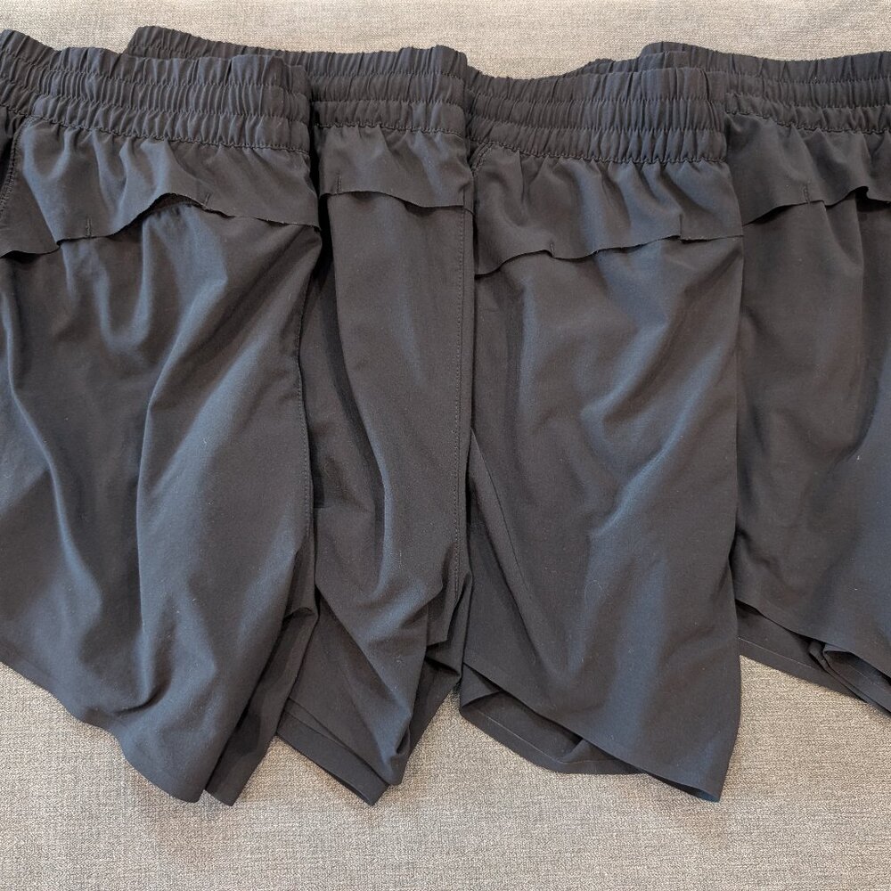 Athleta Hustle 4.5" Shorts in Black